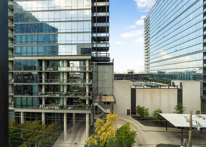 4br Corporate And Modern Chicago